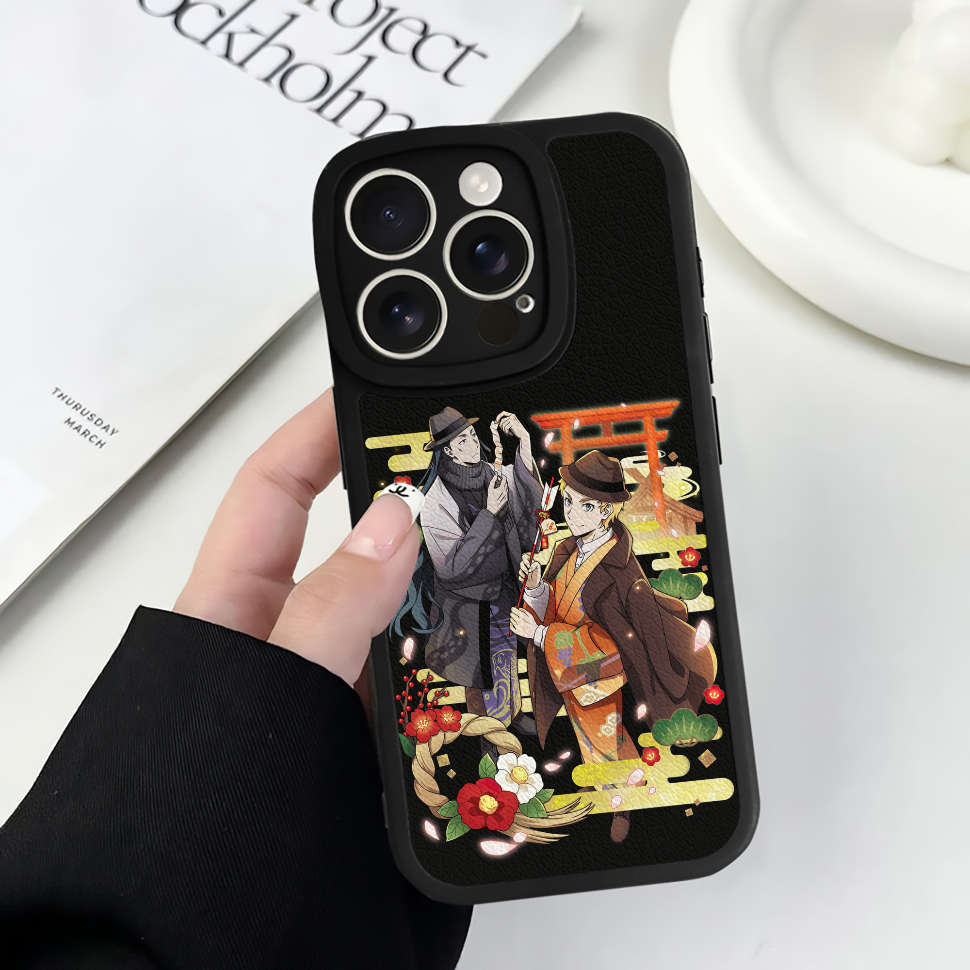 （画像用） 文豪ストレイドッグス Bungo Stray Dogs 【iPhone 16シリーズ対応】シリコンスマホケース（レザー調） 材質：シリコン